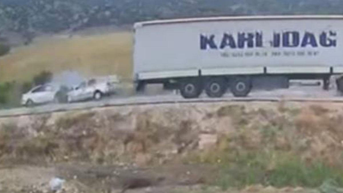 Burdur’da kafa kafaya feci kaza kamerada: 2 ölü 8 yaralı