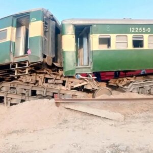 pakistanda yolcu treni kazasi 1 olu 24 yarali IS1VsMun