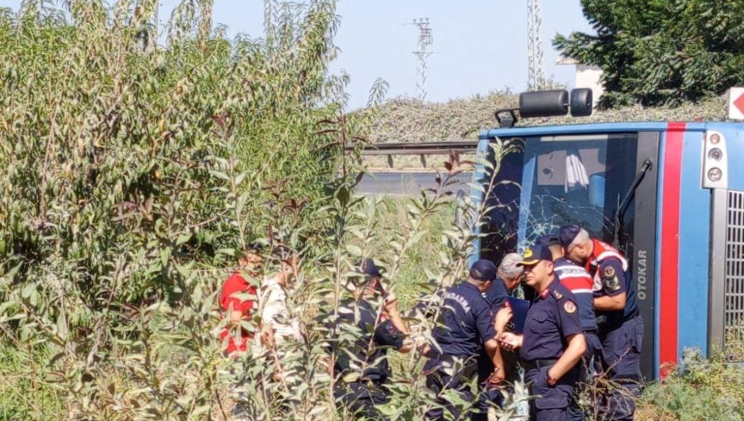 cezaevi ring araci devrildi 5i mahkum 12 kisi yaralandi Kv4YcnNx