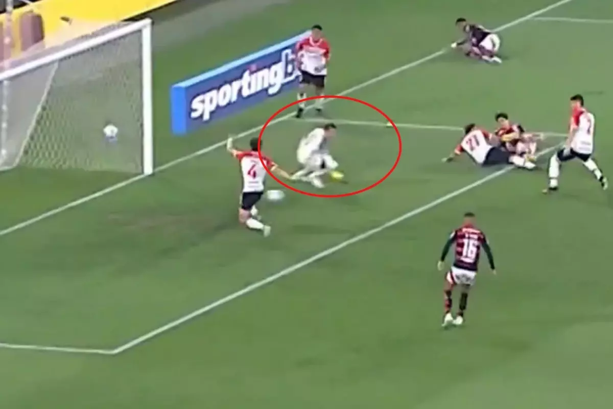 nereden nereye muslera 16 saniyede gol yedi TKX9IUET