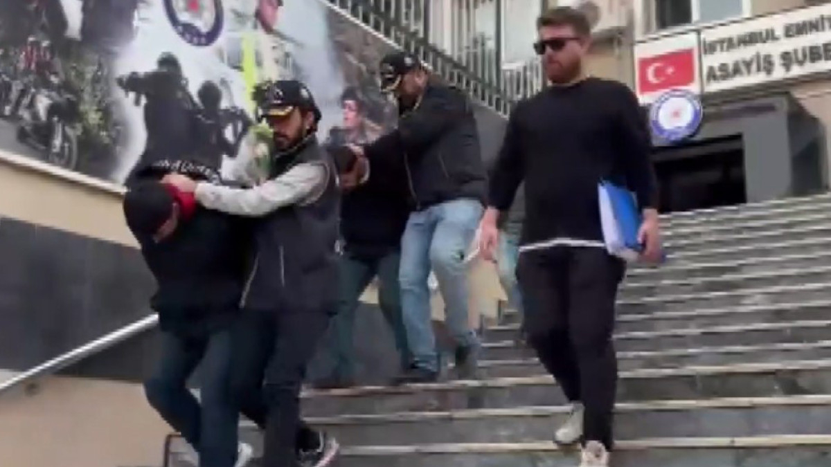 beylikduzunde kendilerini polis olarak tanitan supheliler cifti 23 milyon lira dolandirdi zM7NVnfN.jpg