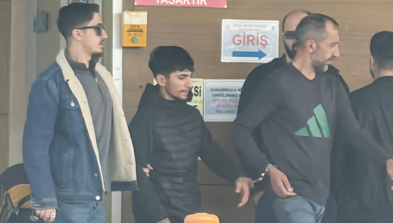 bursada uyusturucuoperasyonu 2 gozalti BvQcBztn.jpg