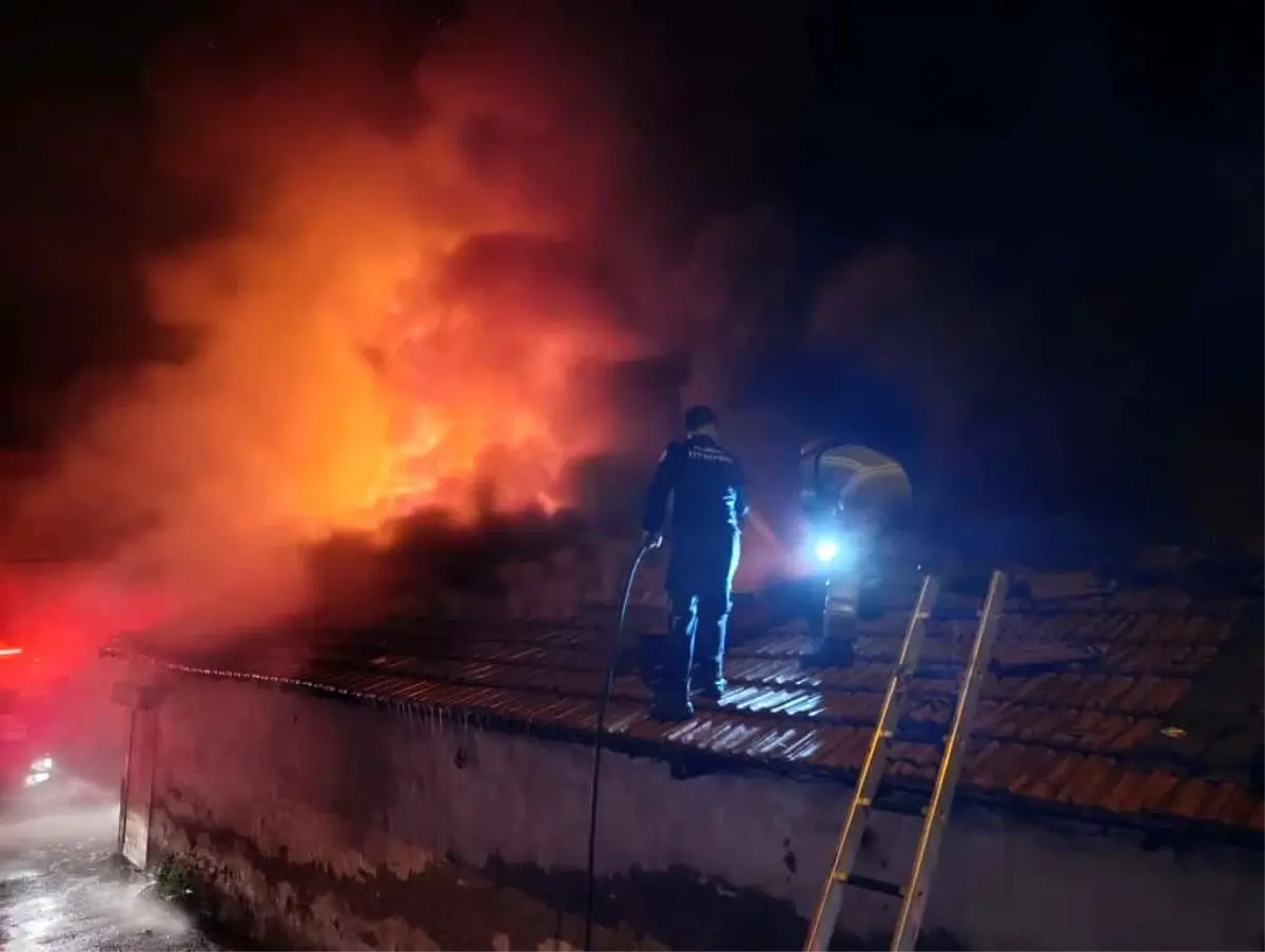 bursada yangin 4 is yeri zarar gordu WIlFRxHJ