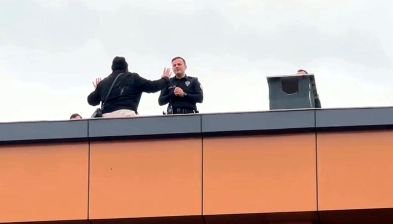 catiya cikan apartman gorevlisini baskomiser ikna etti O8wmUEhi.jpg