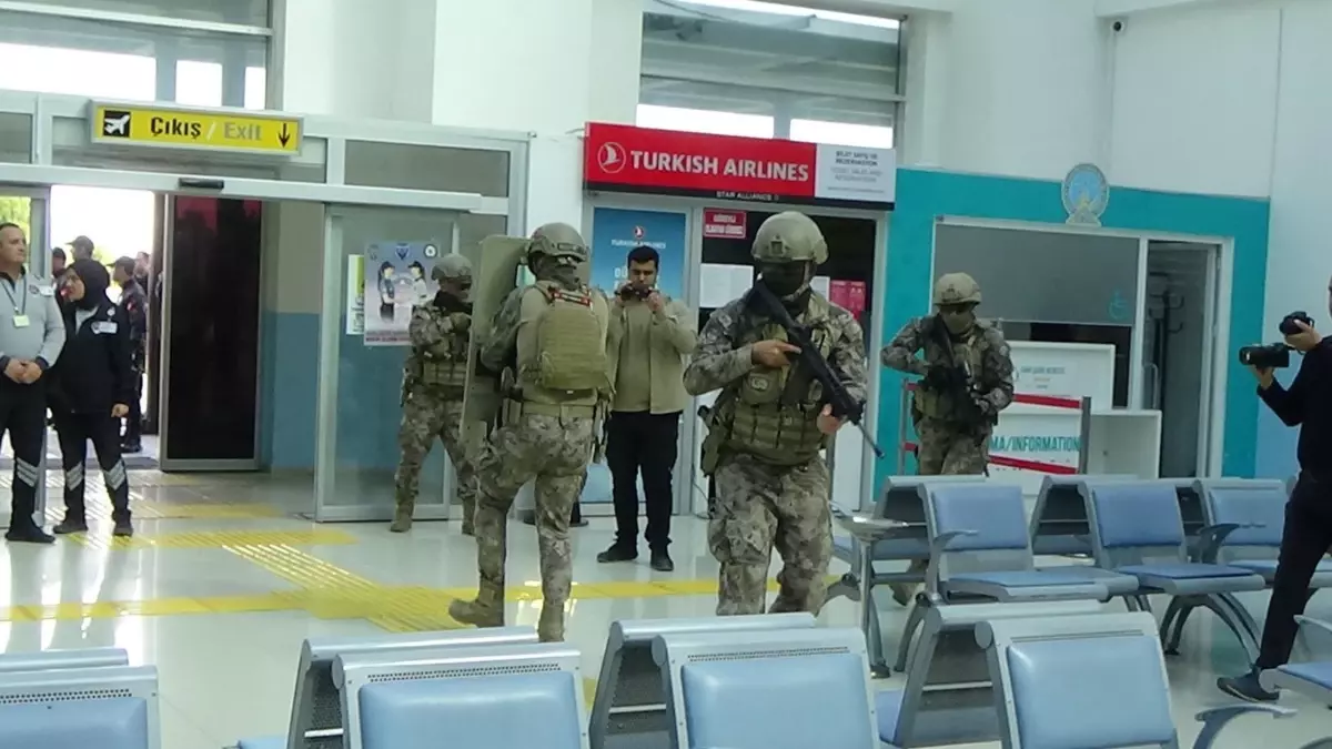 igdir havalimaninda patlayici madde tatbikati gercegi aratmadi SjhSFpsq.jpg