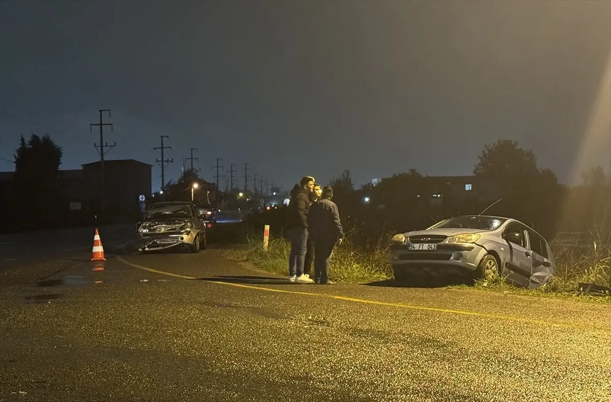 sakaryada otomobil kazasi 3 yarali 3KIml5Xm.jpg